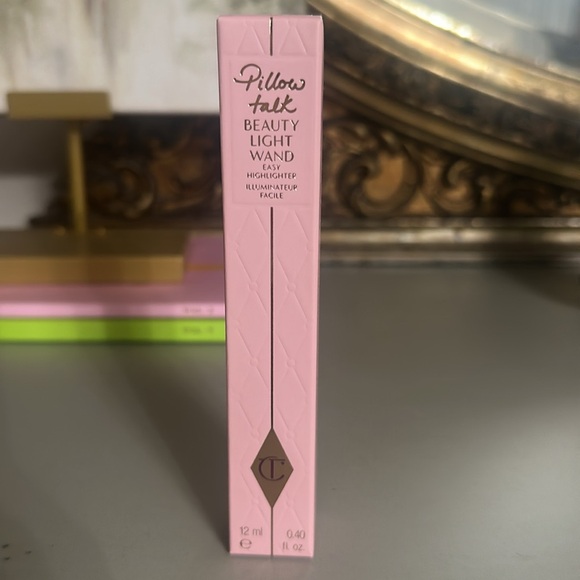 Charlotte Tilbury BEAUTY LIGHT WAND highlighter - 
Pillow Talk Brand new - Picture 2 of 2